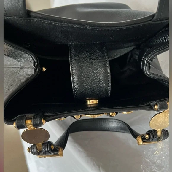 Authentic Vintage Gianni Versace blk leather bag with gold hardware - Picture 7 of 11